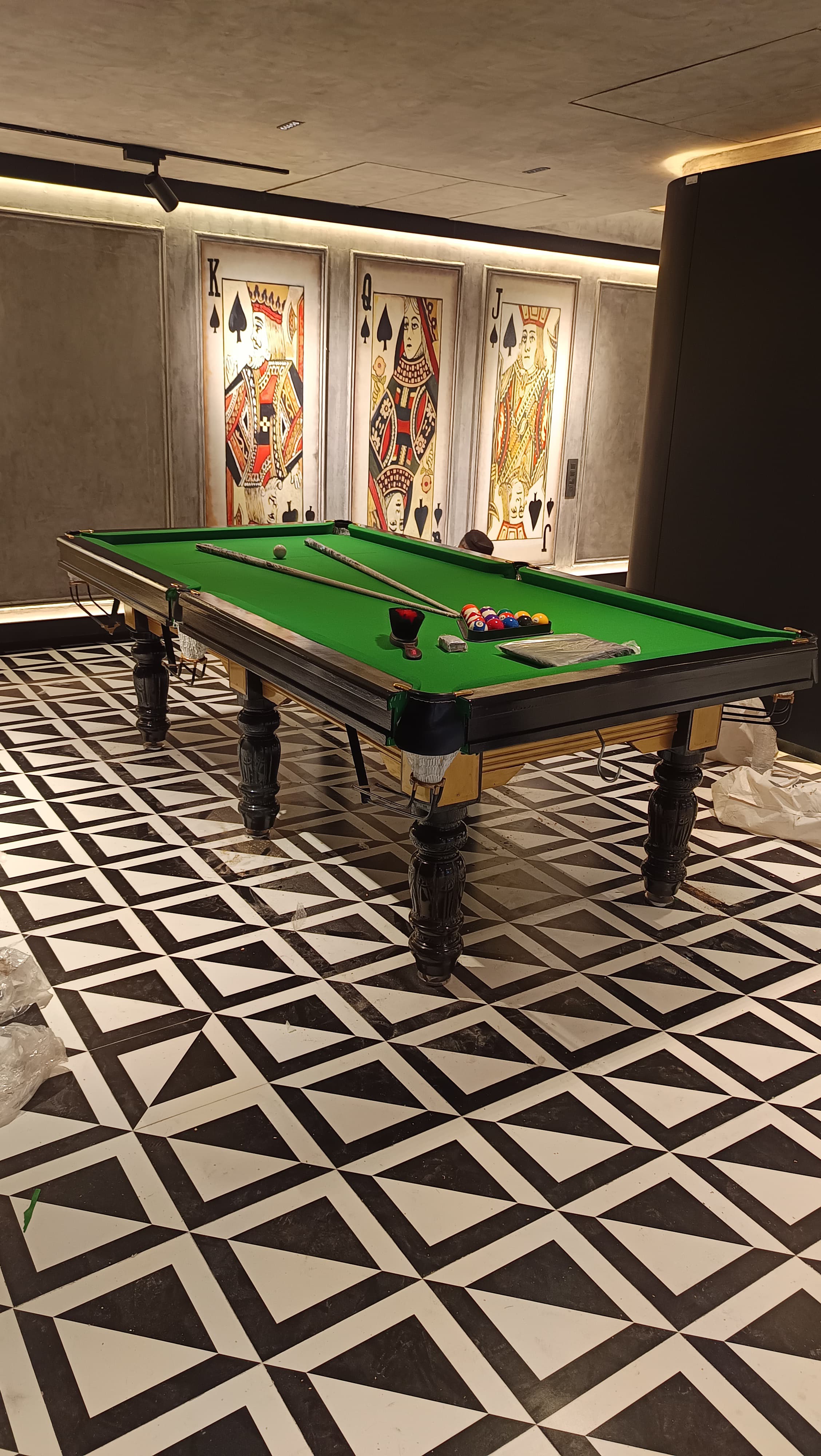 Deluxe Pool Table