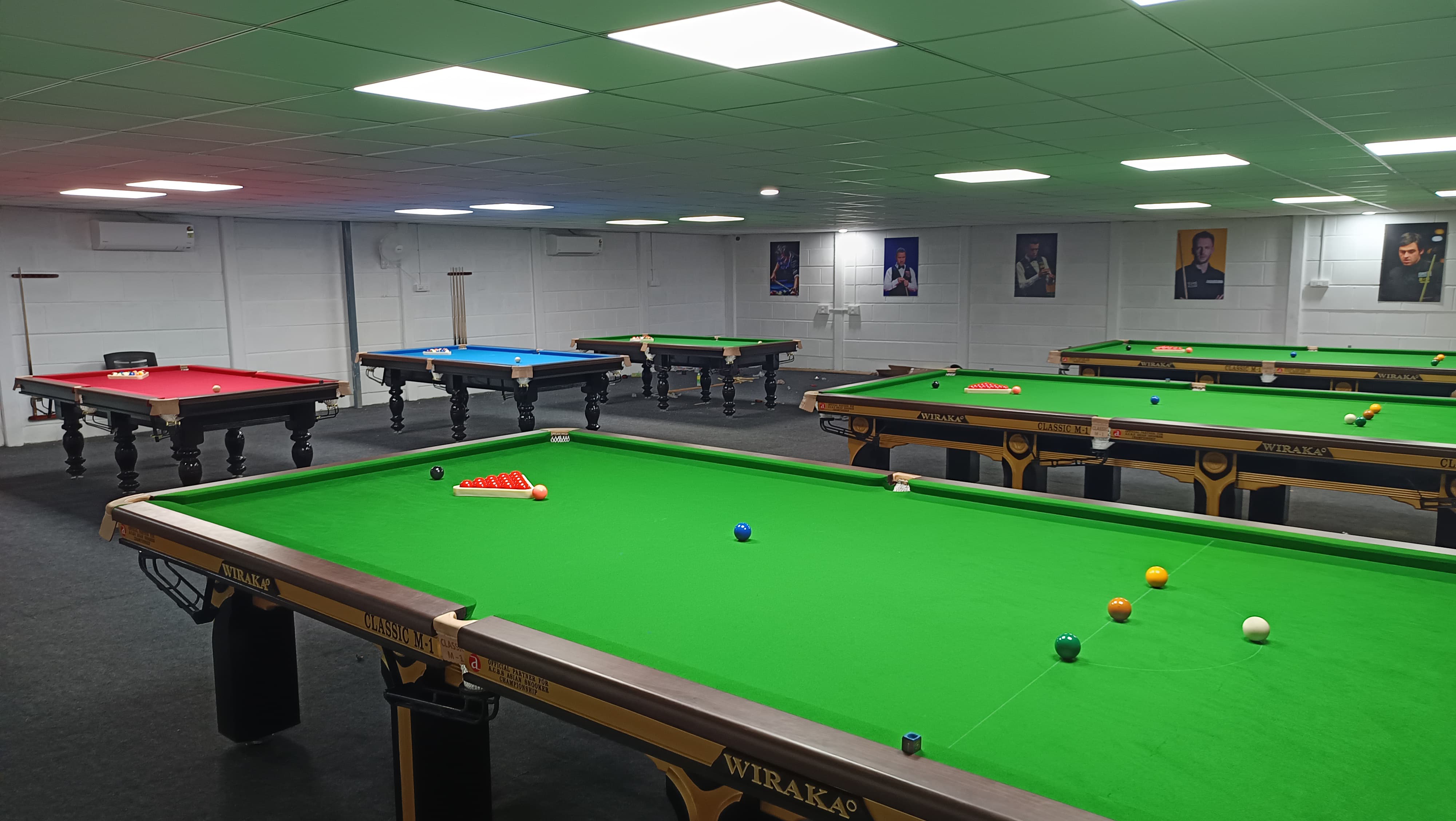 Deluxe Snooker Table