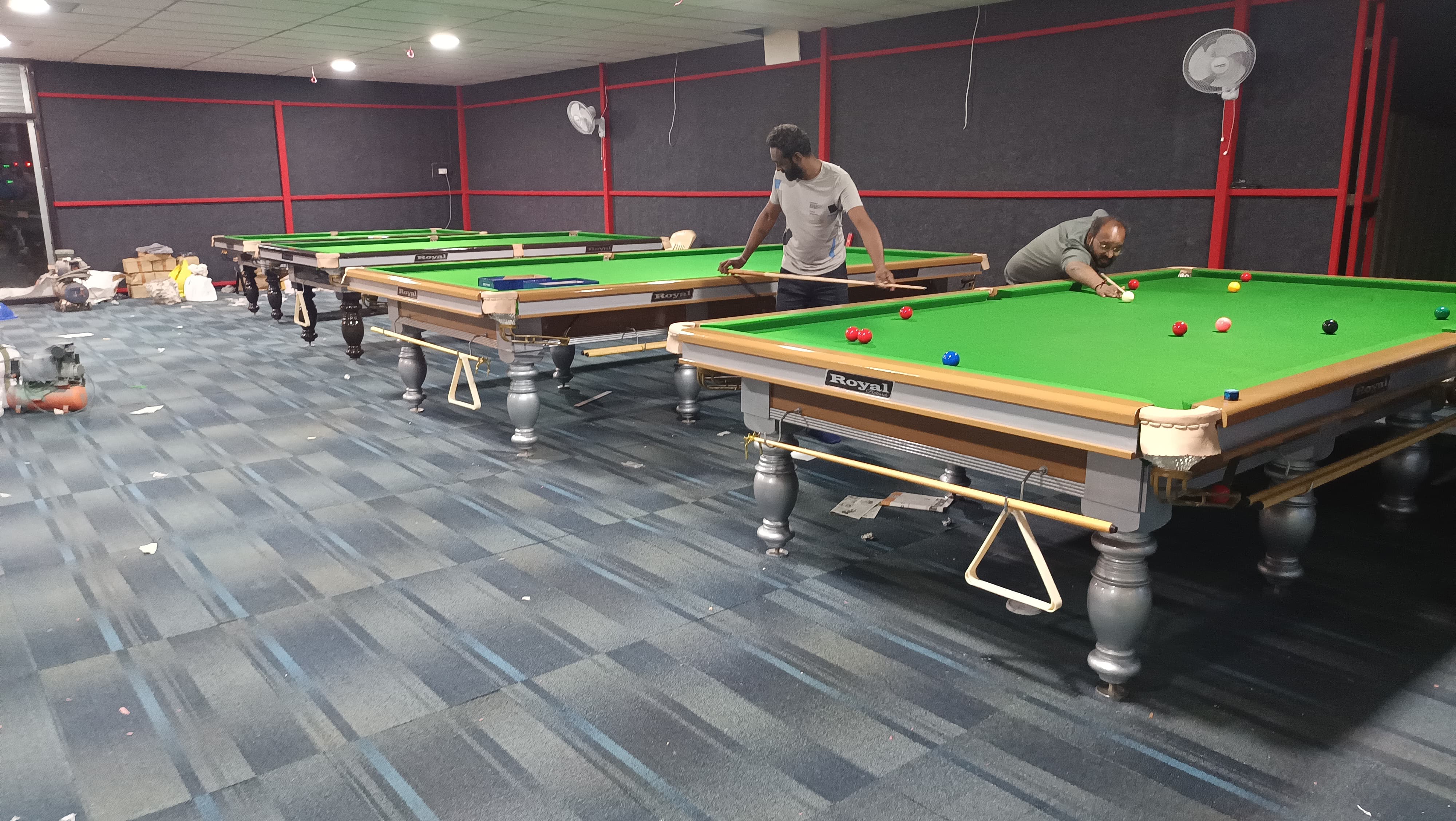 Super Deluxe Snooker Table