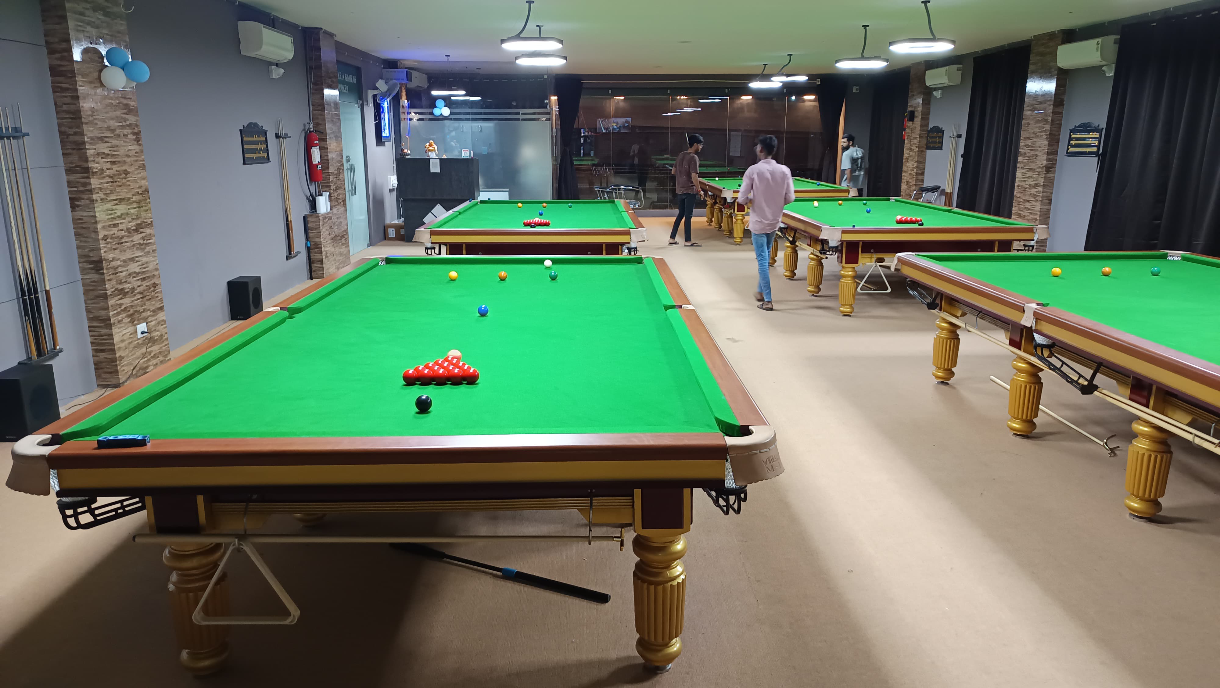 Deluxe Billiard Table