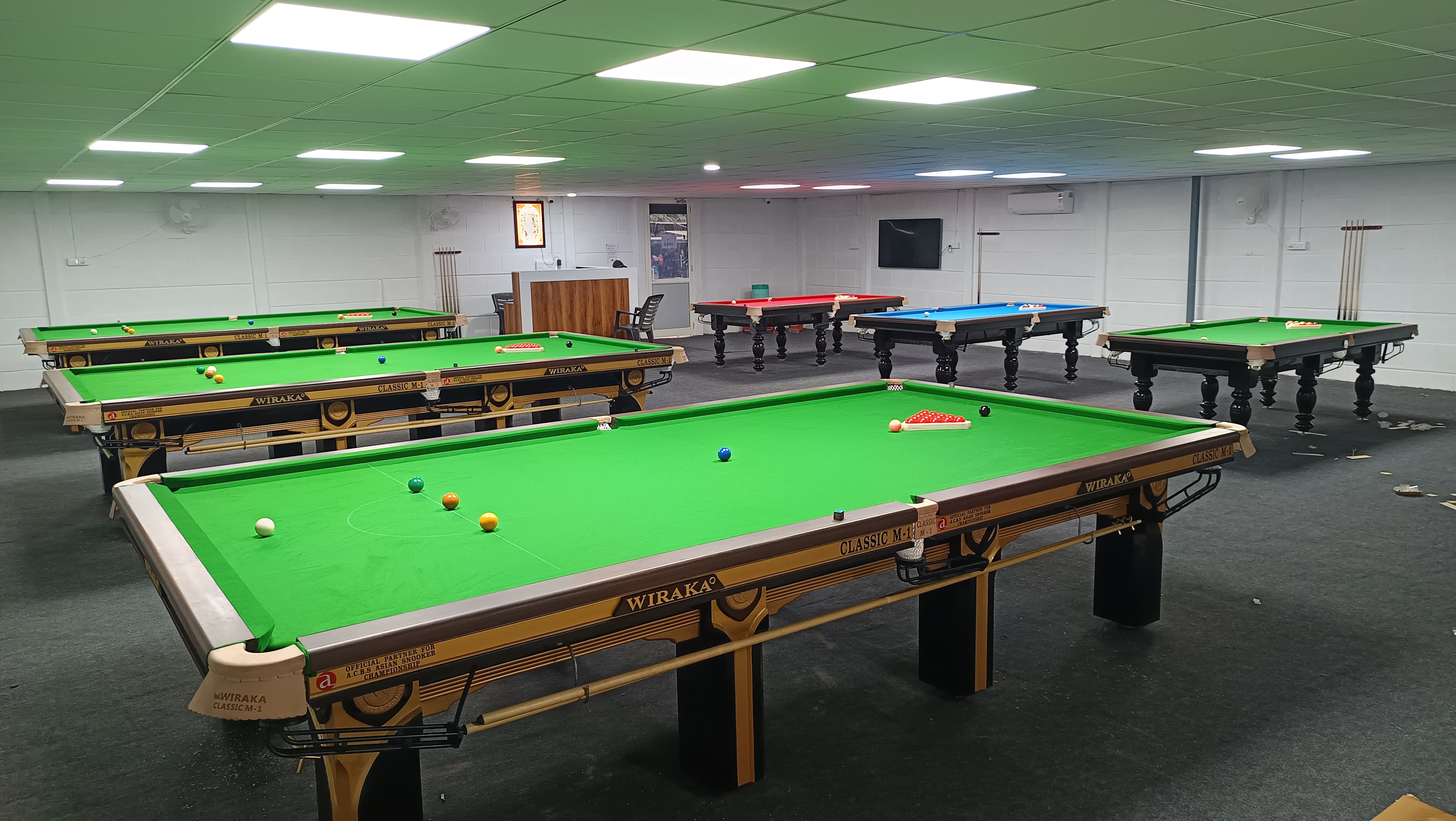 Super Deluxe Billiard Table