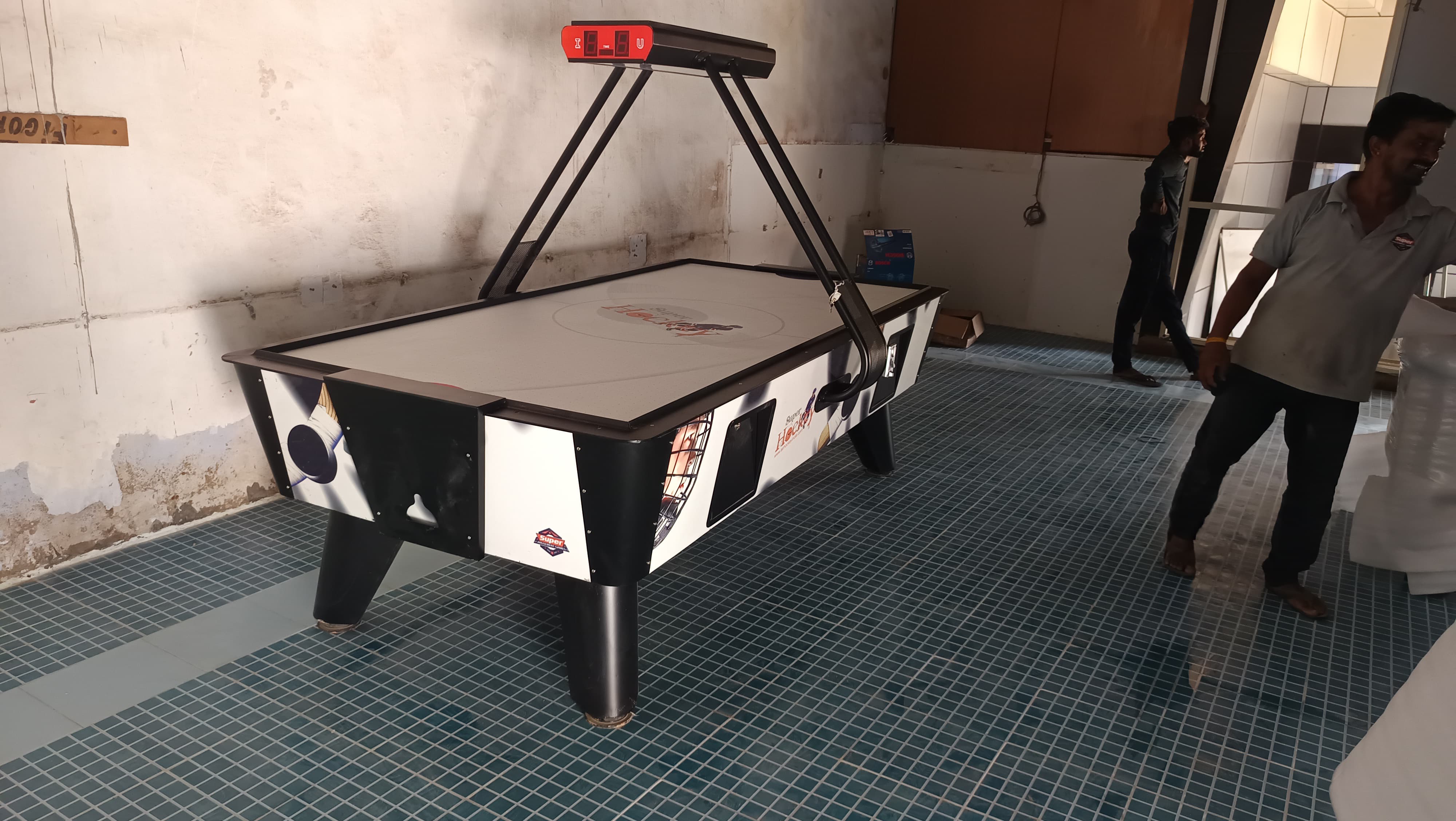 Super Deluxe Snooker Table