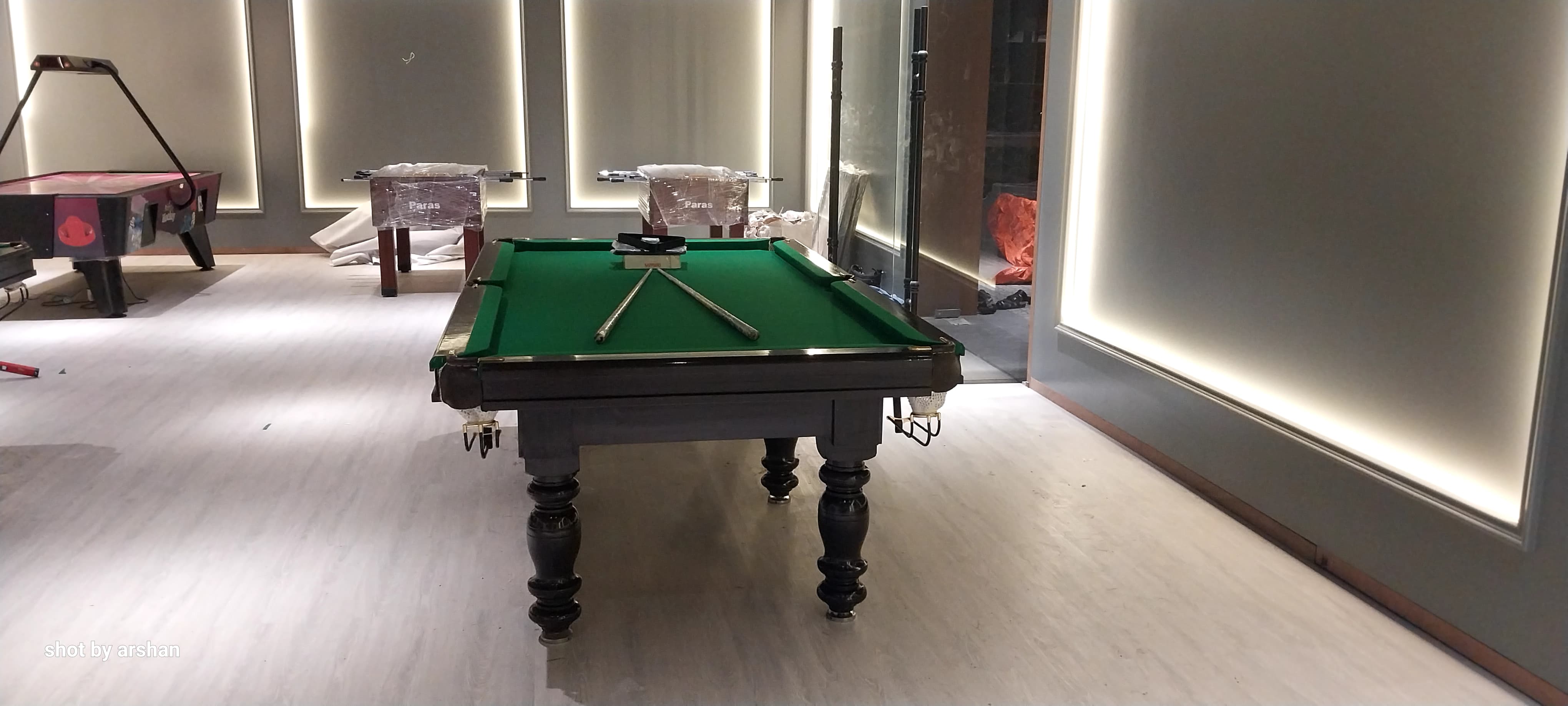 Deluxe Pool Table