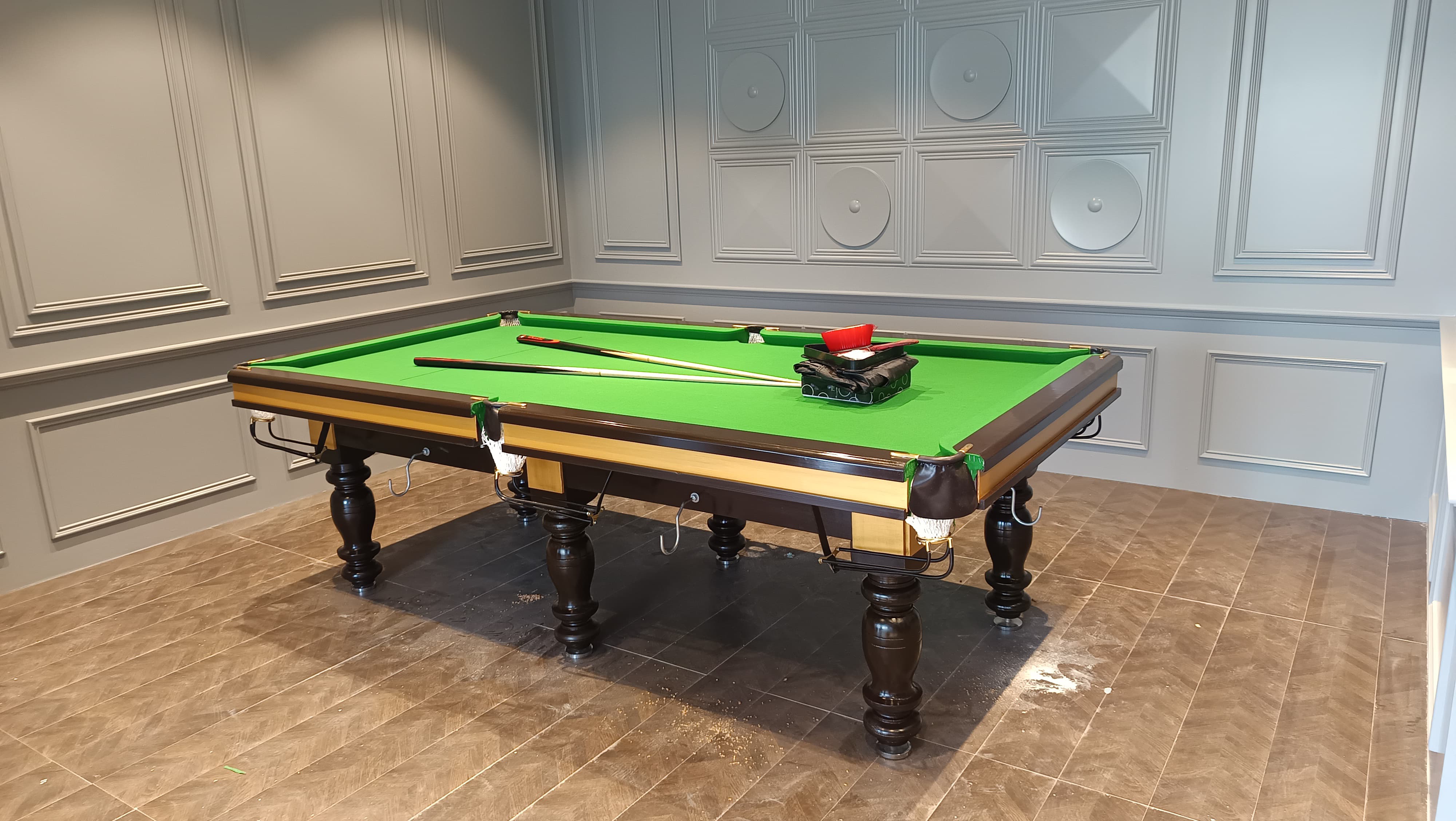Super Deluxe Pool Table