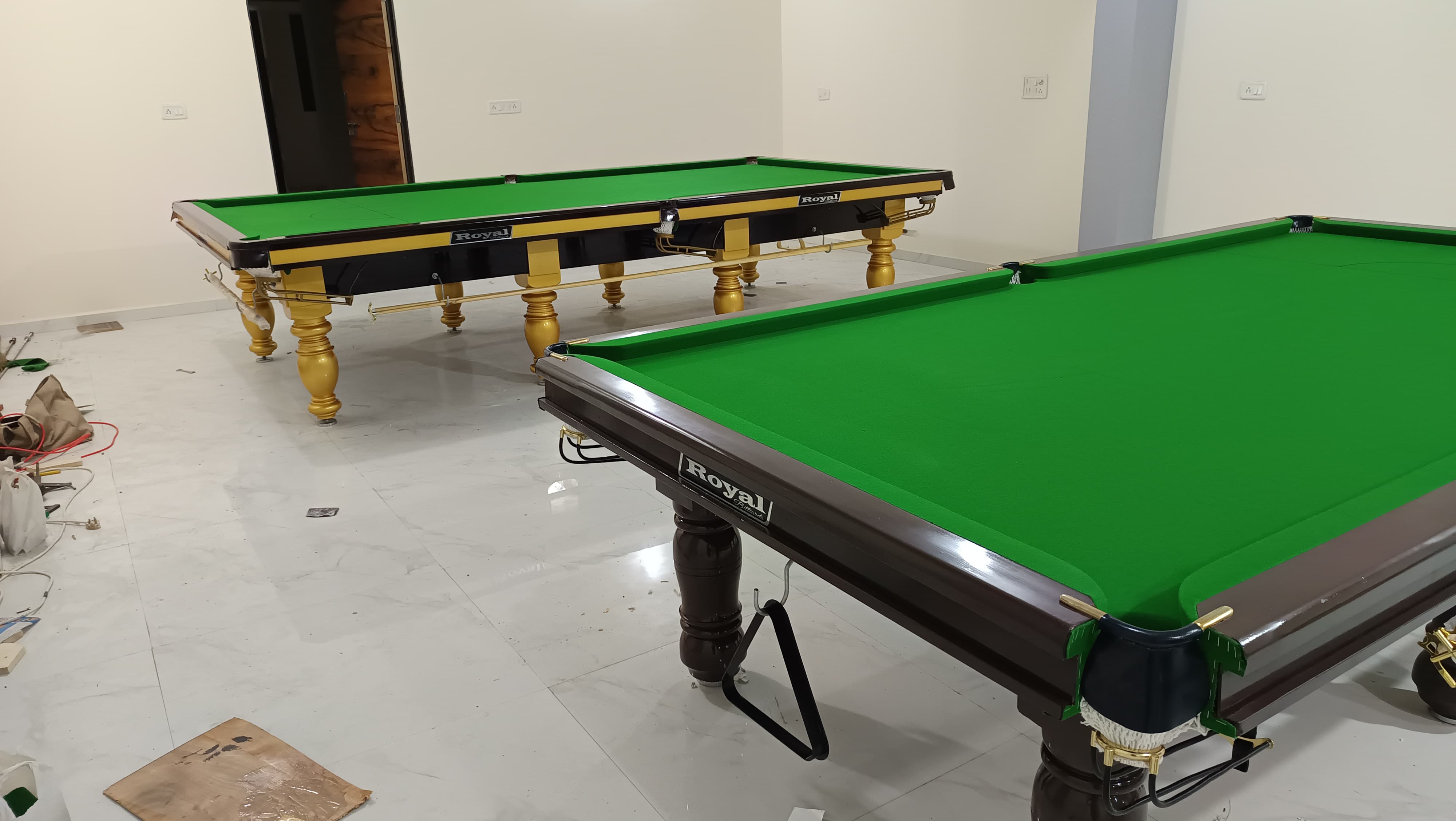 Super Deluxe Snooker Table