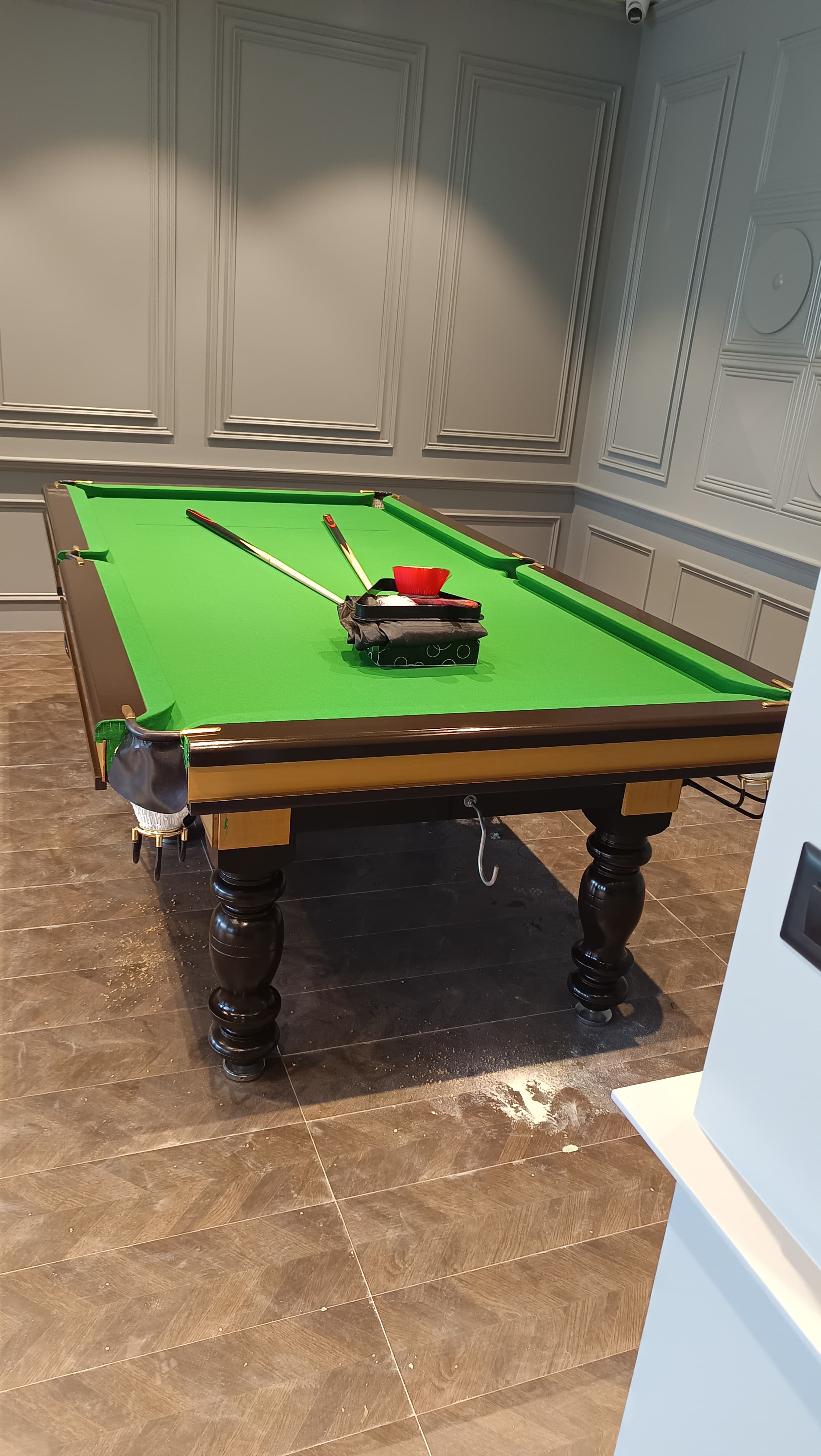 Supreme Pool Table