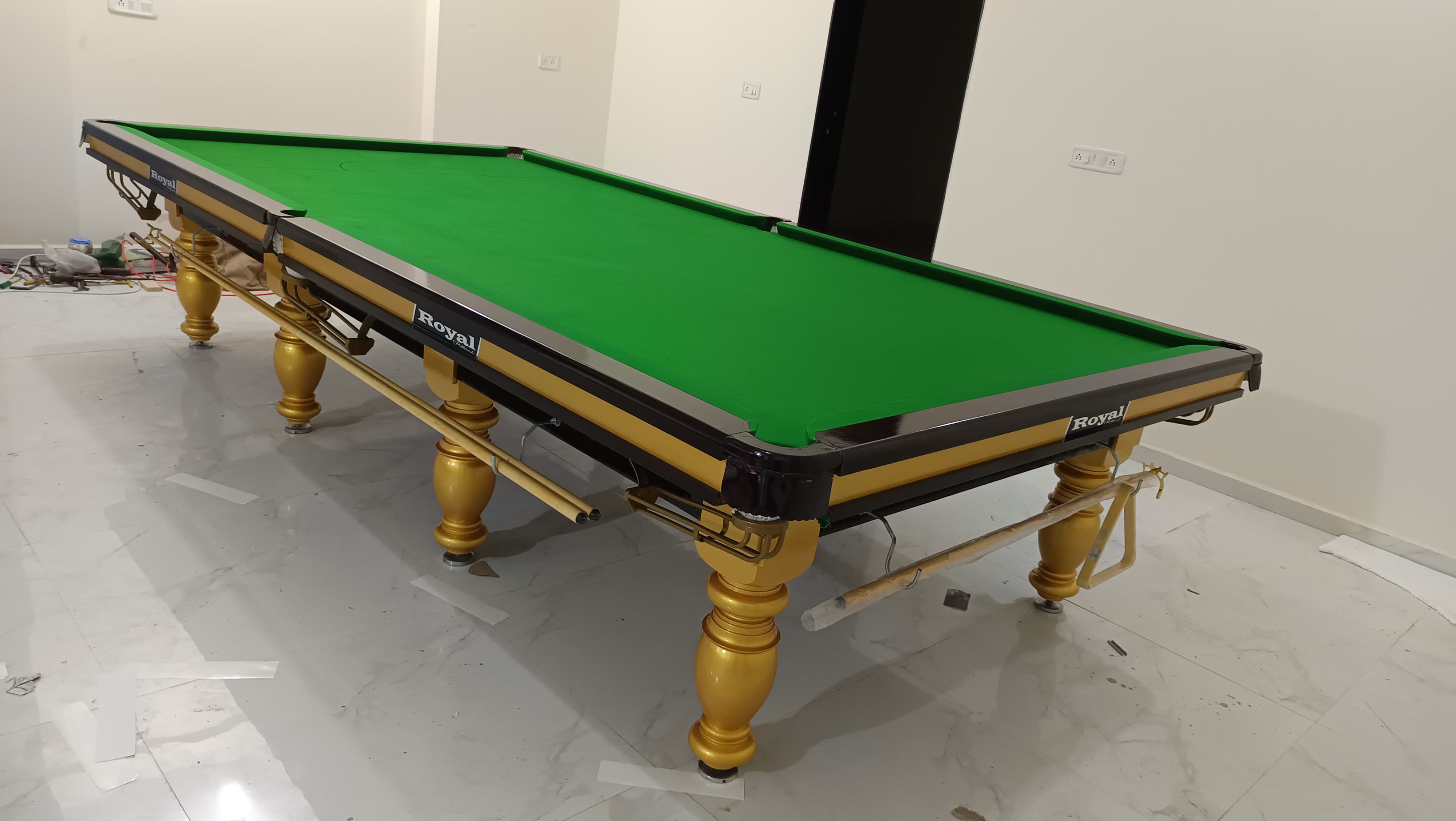 Super Deluxe Snooker Table