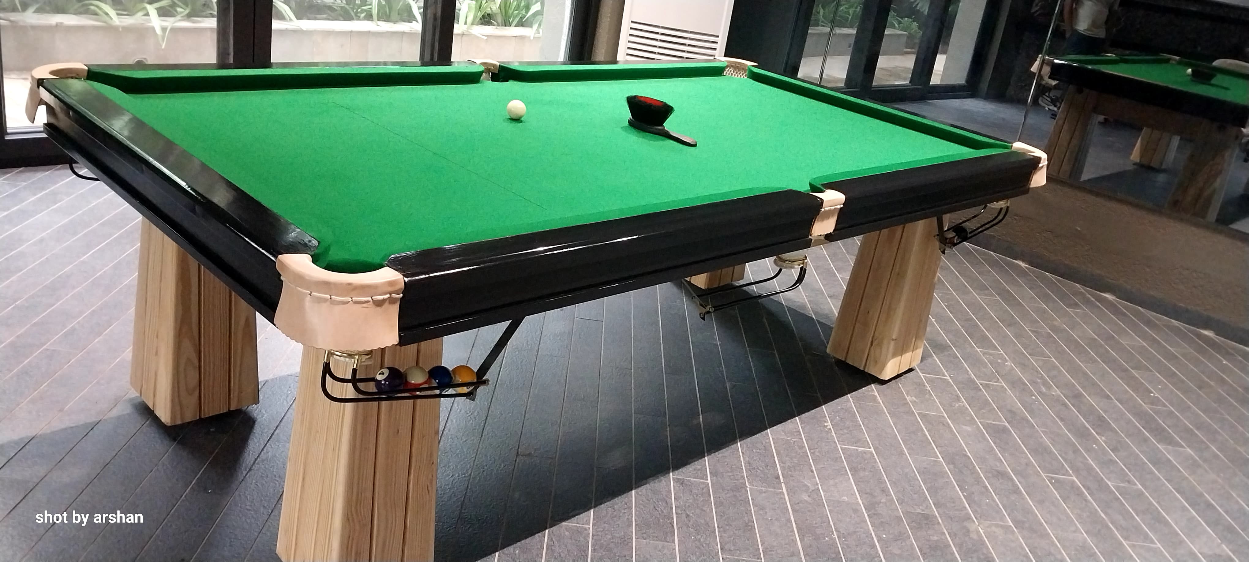 Deluxe Billiard Table