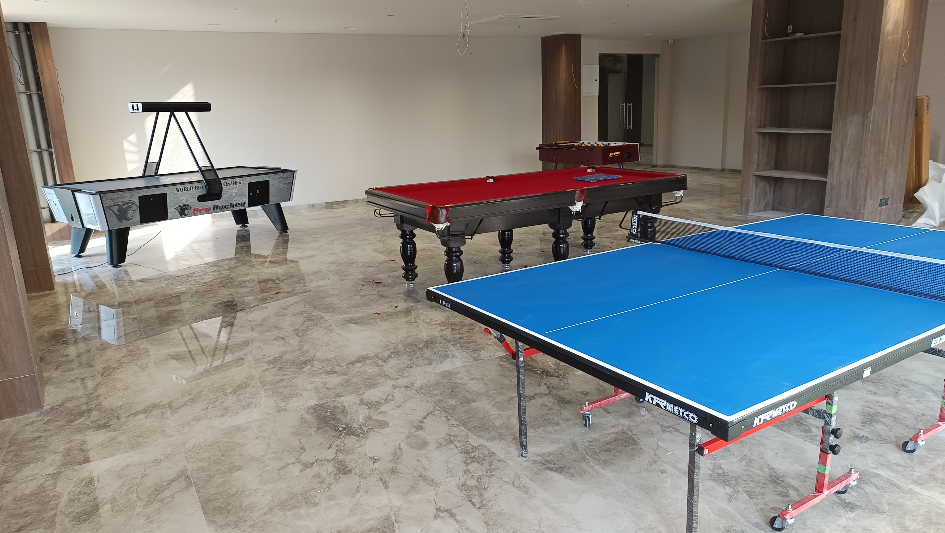 Super Deluxe Snooker Table