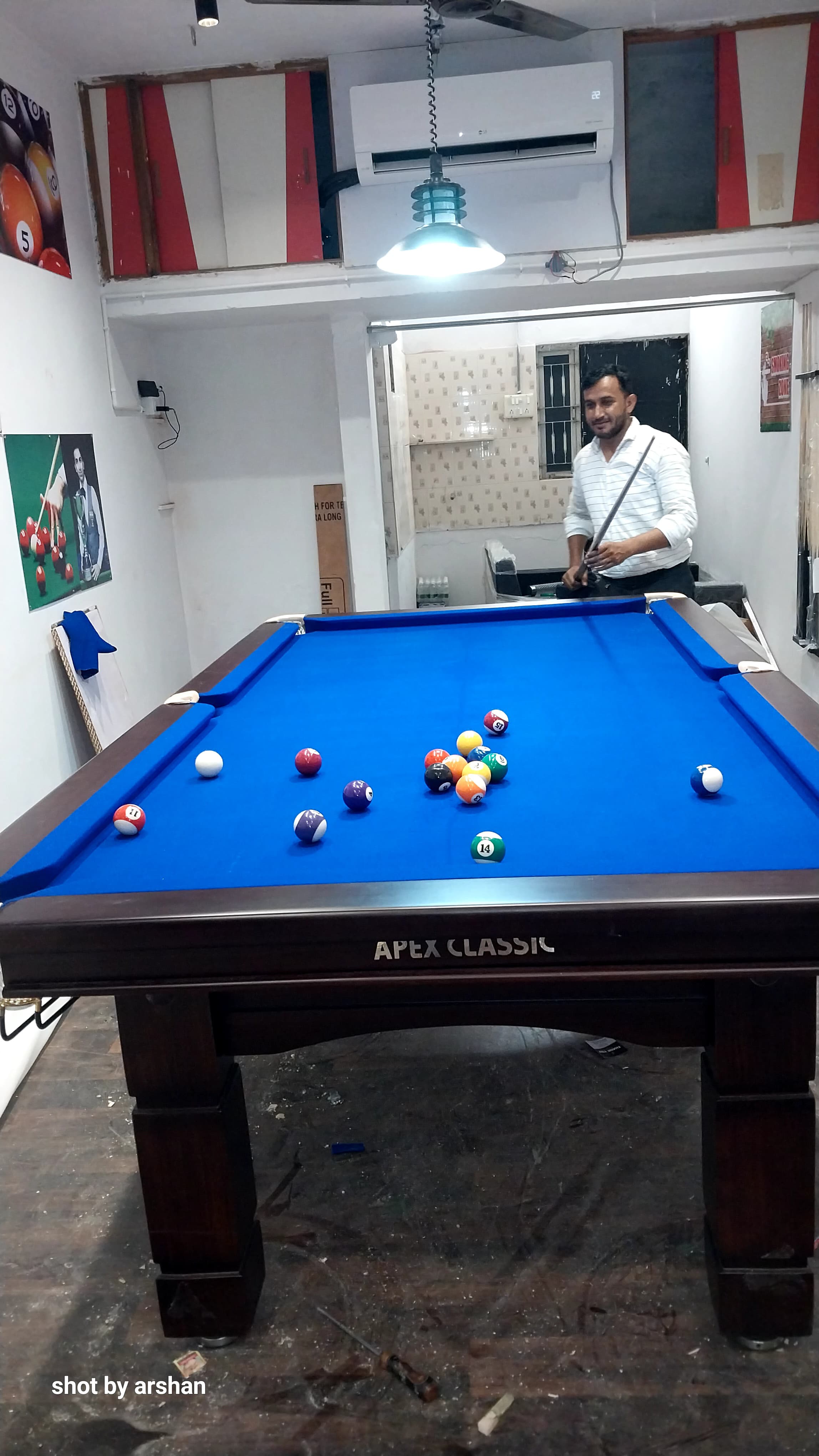 Deluxe Billiard Table